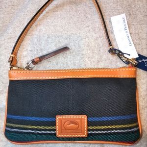 🎀 HOST PICK 🎀  Dooney & Bourke Twill Wristlet NWT